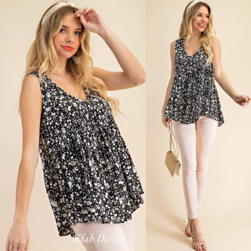 ❤️LAST ONE! V Neck Black/White Flowy Floral Print Top! - Picture 2 of 7